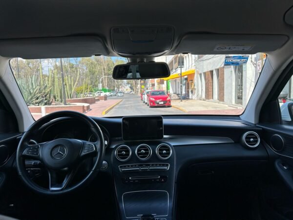 Mercedes Benz GLC300 Off Road - Imagen 8