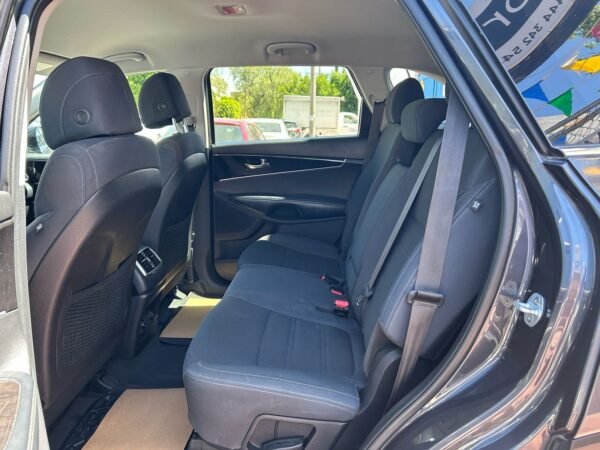 Kia Sorento 2.4L LX A/T - Imagen 13