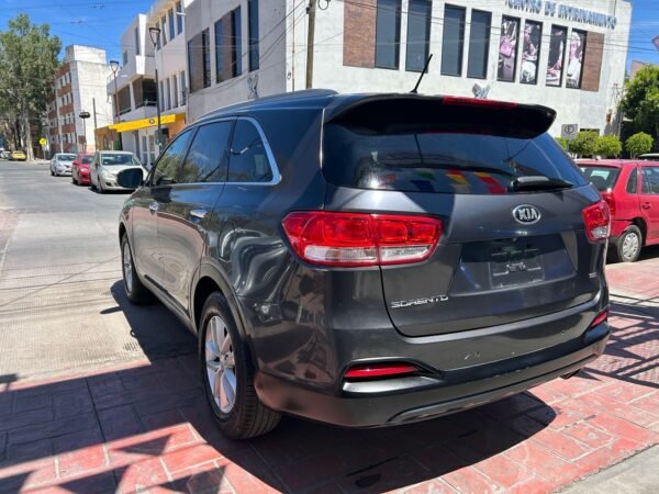 Kia Sorento 2.4L LX A/T - Imagen 6