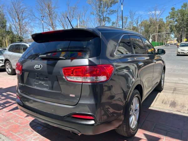 Kia Sorento 2.4L LX A/T - Imagen 5