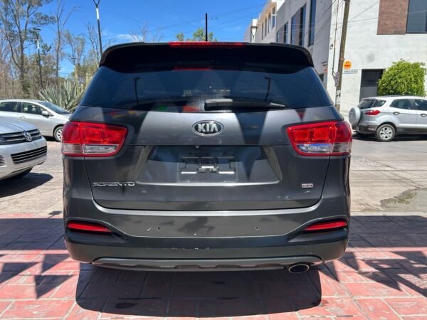 Kia Sorento 2.4L LX A/T - Imagen 7