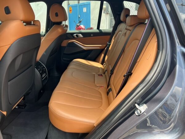 BMW X5 M50iA - Imagen 8